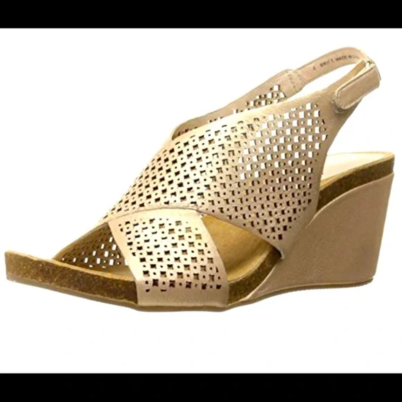 Sudini Shoes Sudini Gold Sandals Poshmark - Main Image